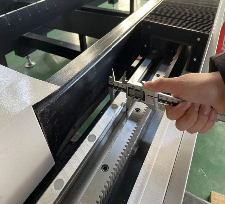 1500x3000mm Stainless Steel Sheet CNC Fiber Laser Machine 3 Phase