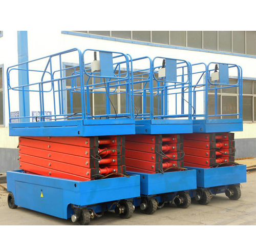 Self-propelled hydraulic lifting platform to work arieally more safely and flexibly
