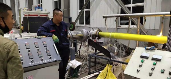 China Small Pipe Diameter Pert District Flexible Insulation Pipe Making Machine wholesale