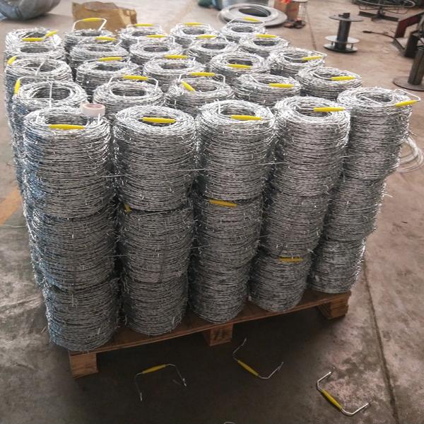 Reliable Quality Barbed Wire Chain Link Fence Galvanized Surface Treatment