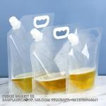 Clear Stand Up Plastic Packaging Bag With Handle Reusable Juice Liquid Nozzle