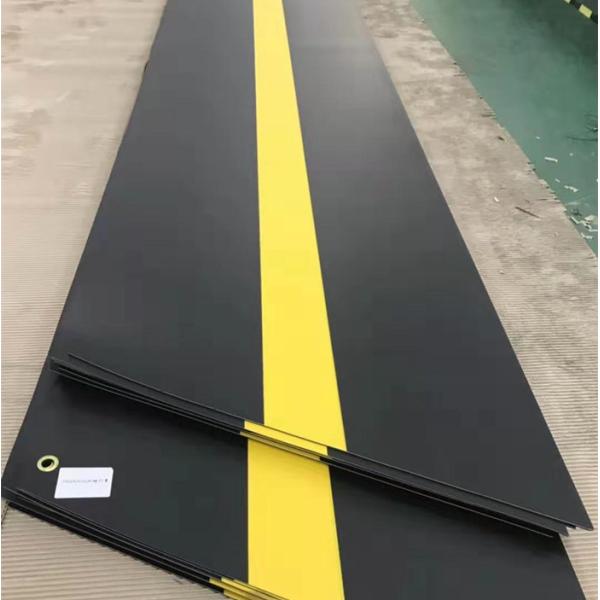 Mechanical Loading Dock Shelter With PVC Febric At Warehouse Loading Dock Bay