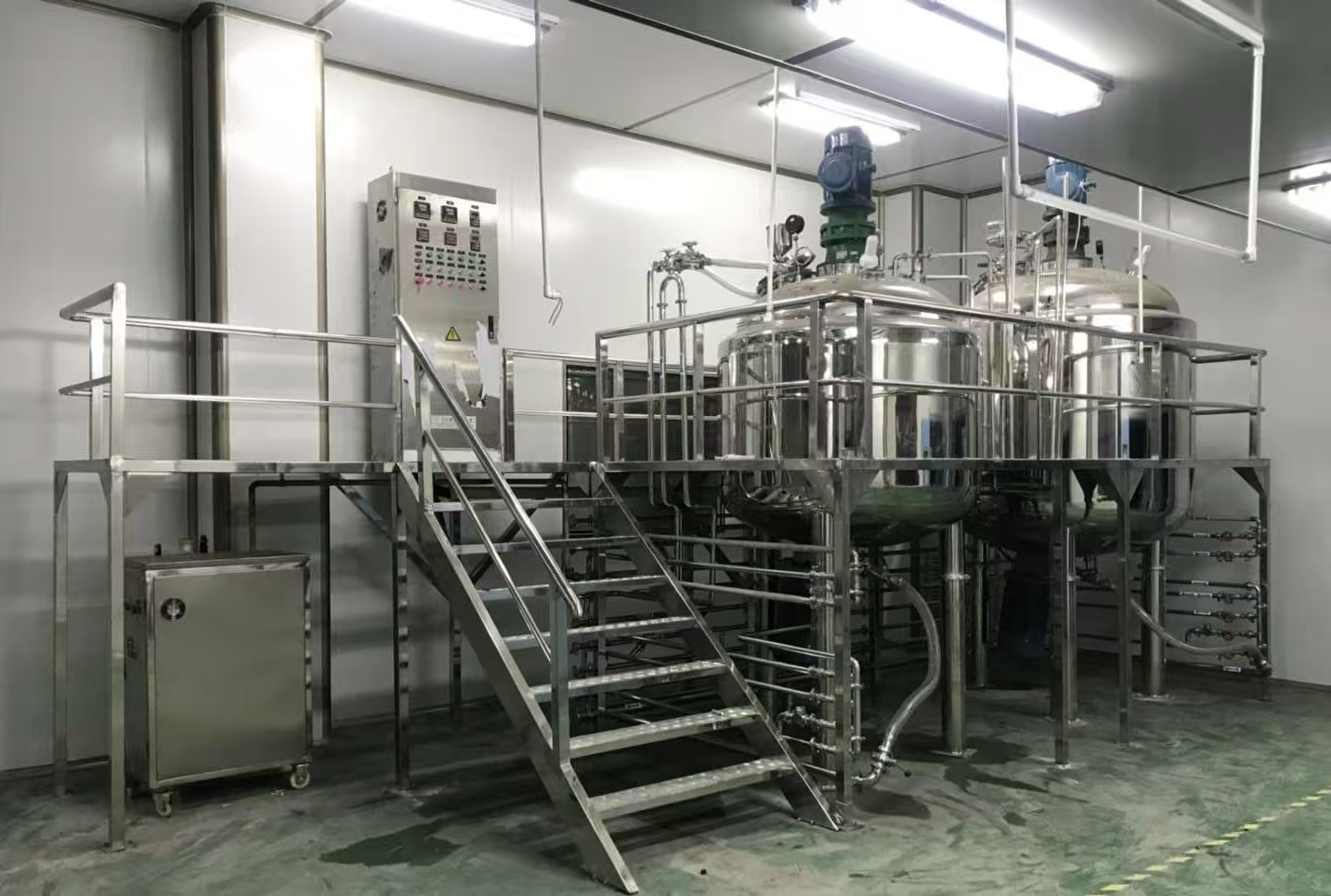 China Hydraulic Lifting Vacuum Emulsifier Mixer Combined For High Viscosity Products wholesale