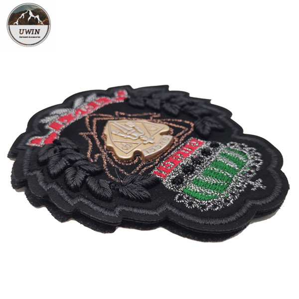 Customized Color Custom Embroidered Logo Patches Resto With Heat Cut Border