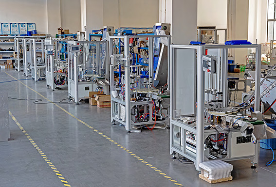 Three Phase Semi Automatic Blow Molding Machine For PET Plastic Bottles Production