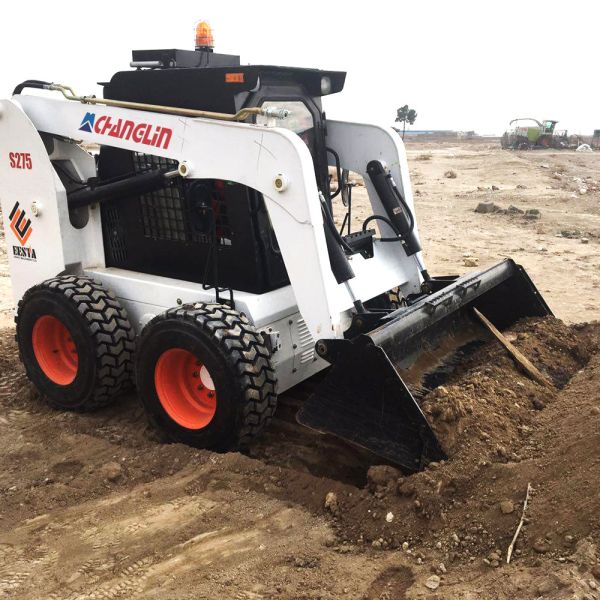 275F 55KW 0.7 Ton Compact Skid Steer Loader 0.53M3 With Power Transmission System