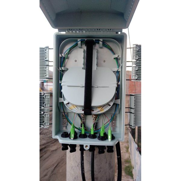 8 Core FTTH Fiber Optic Terminal Box , Optical Distribution Box With 2 Or 4 In