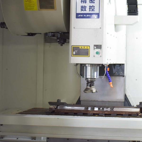 BT40 VMC High Speed CNC Machine 500mm Y Axis Travel 500x420mm Long Work Table