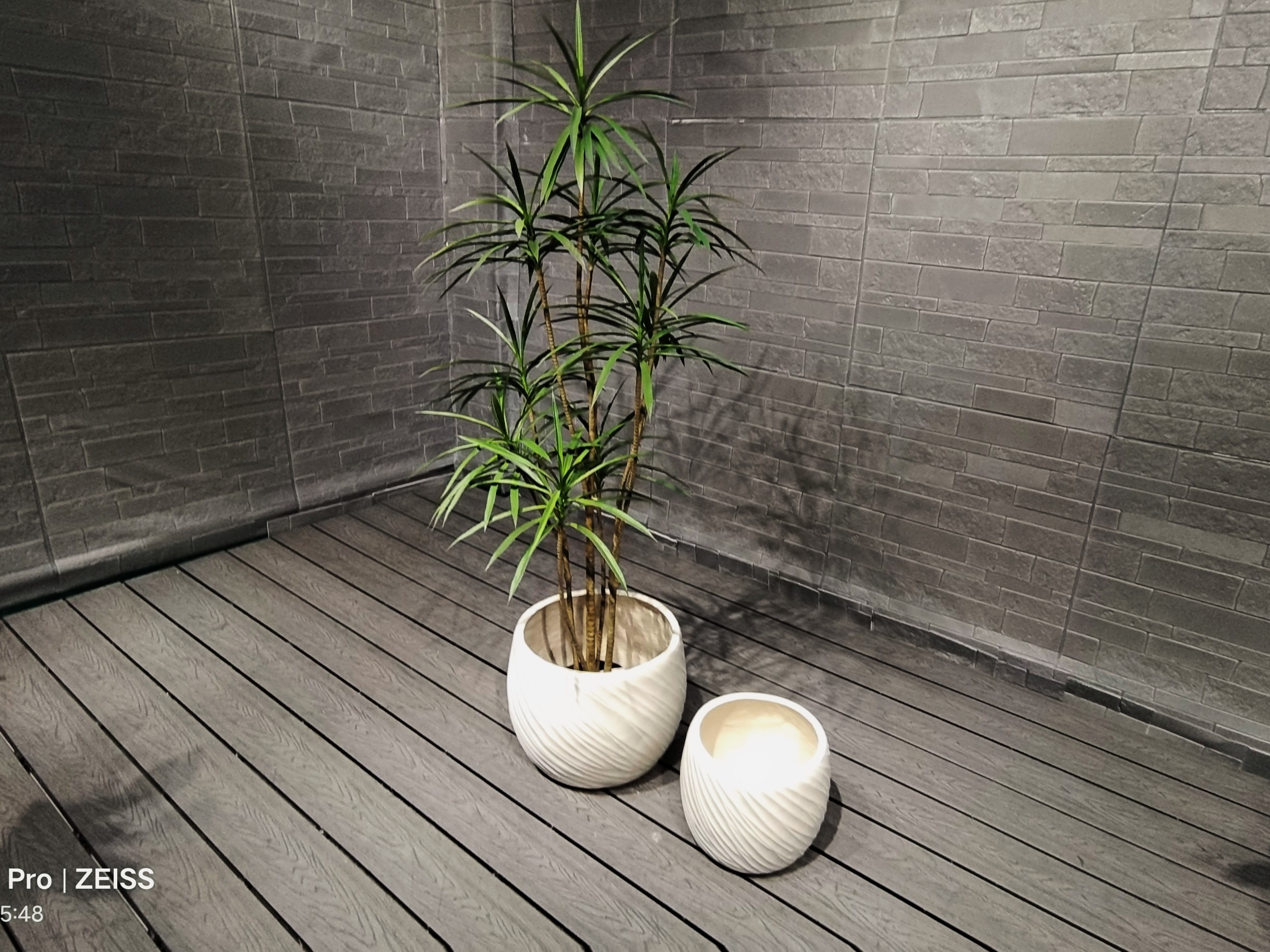 China Frost and Fire Resistant Fiber Clay Planter with Smooth Surface wholesale