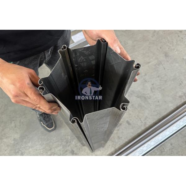 102mm rolling shutter door roll forming machine with 150mm width material in Dominican