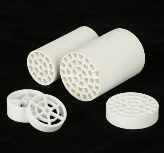 China White Mullite Ceramics Honeycomb Ceramic Filter Waste Treatment Corrosion Resistance on sale