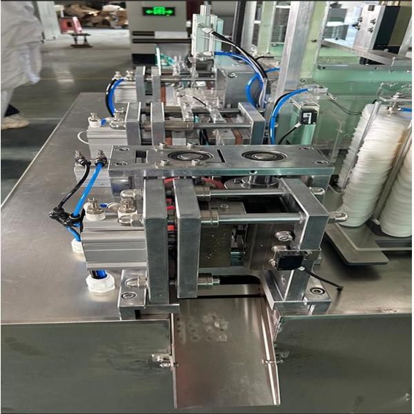 PE Glove Packing Machinery 110-130 Bag/min Independent Temperature Control Regular Maintenance Programs