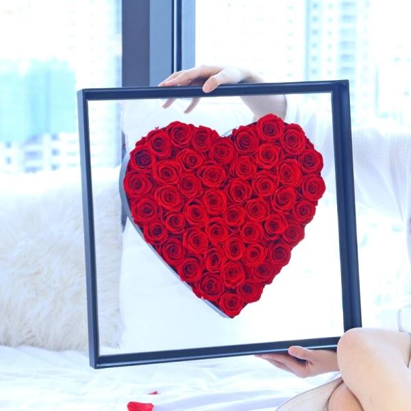 Real rose New Arrival 2021 Real Preserved Roses Heart Shape Acrylic Box Gift For Valentines Day