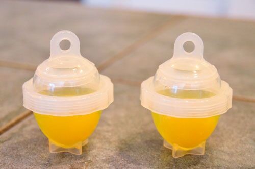 ECO Friendly PP Egg Yolk Separator Yellow 5 * 5cm Custom Size Weight