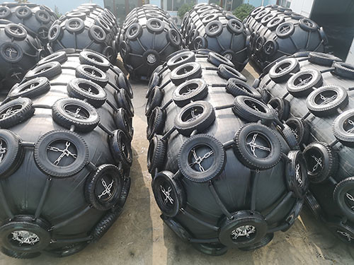 Black 50kpa floating pneumatic rubber fenders tyres chain winding