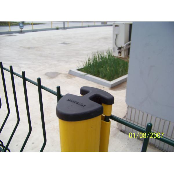 Round / Square Shape Metal Fence Posts Rust Resistant Convenient Installation