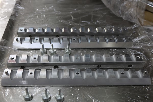 China Matte Frosted Birds Beak Custom Lipstick Mold 12 Holes ISO wholesale
