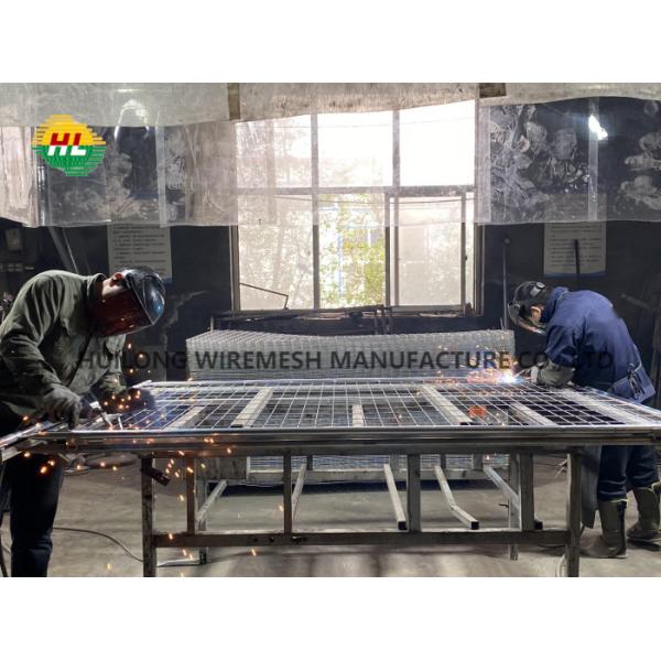 Heavy Duty Anticlimb 2.4m X 2.1m Mesh Temporary Fence For Construction Site