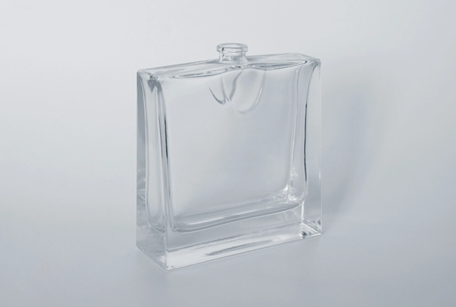 Empty Glass Package Glass Perfume Bottle with Mist Sprayer Pump Bottle