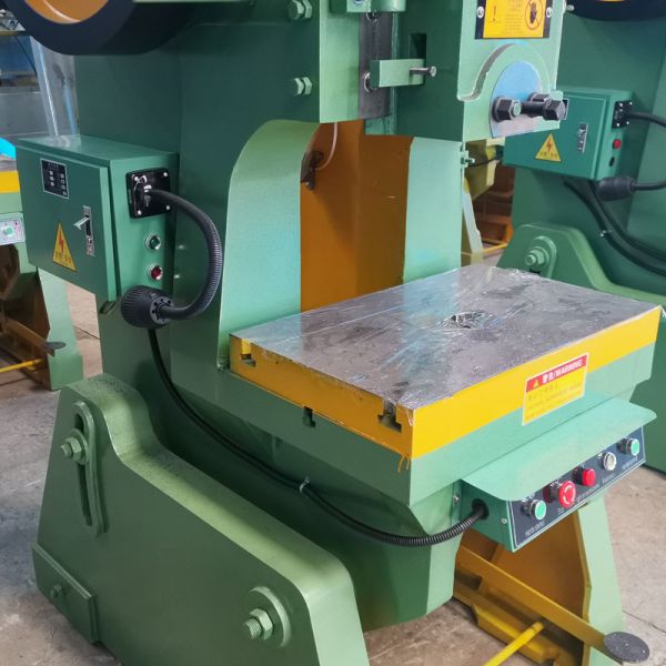 High Efficiency Press Punching Machine For Steel Metal Shape Forming J23-200