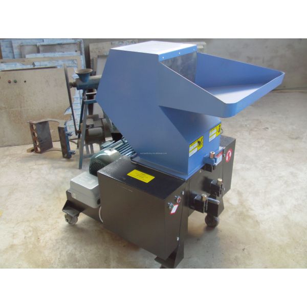 200-600KG/H Cow Bone Grinder Essential for Fruit Processing Plant Operations
