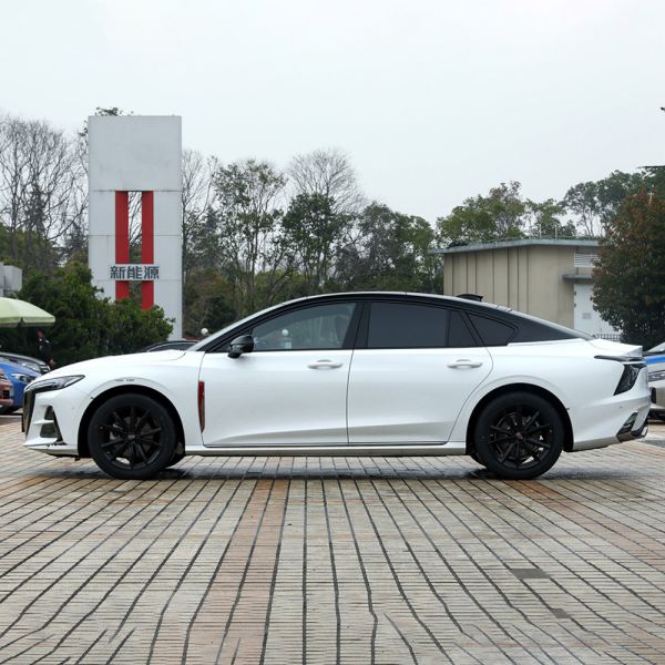 Hongqi H6 Luxury Petrol Gasoline Sports Car 2.0T 5 Seater with Automatic Gear Box Leather Seats FWD Drive Cruise Control