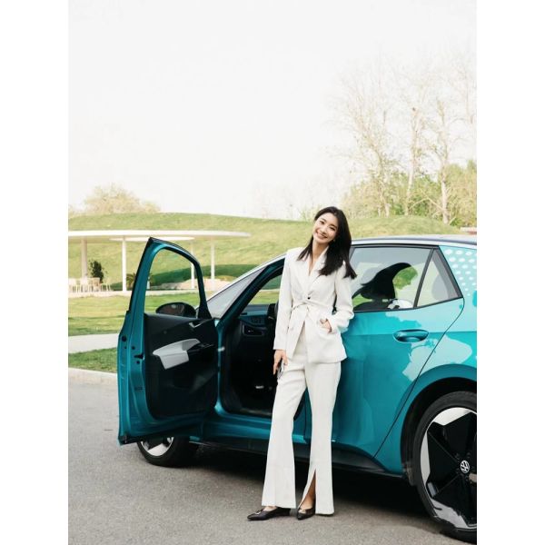 Electric Motor 2024 VW ID3 Pure Electric Car with 170 Horsepower and 5-Door 5-Seat Hatchback Body Structure Direct