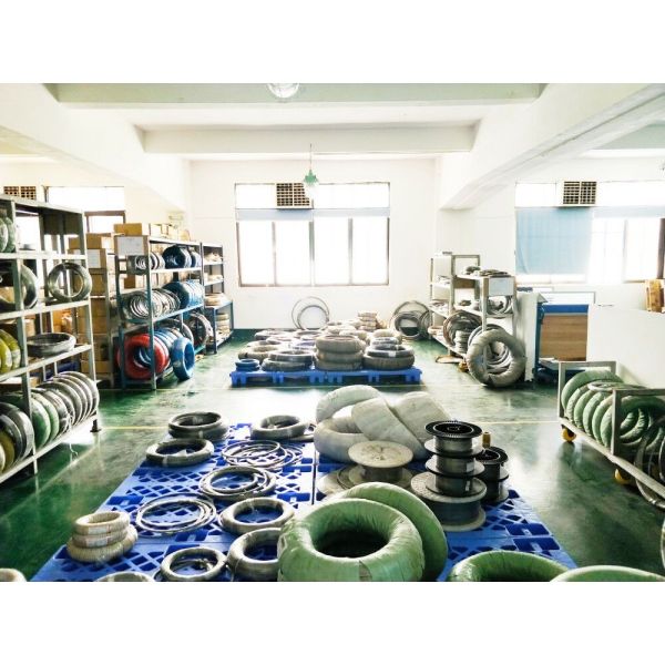 HEZHI Nickel Plated Small Conical D Cell Battery Spring With Positive Negative Terminal