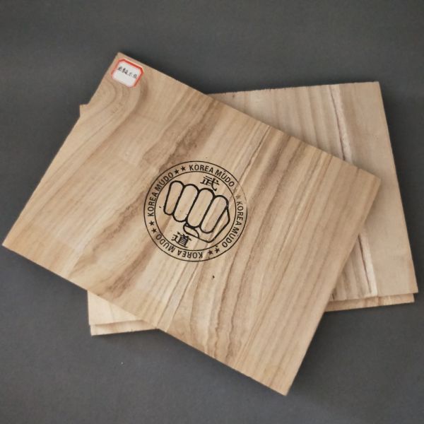 Finger Joint Board Pine Wood With Natural Color 300-2500m Length