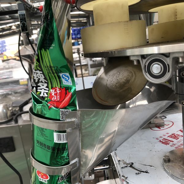 JB-300K VFFS detergent powder filling packing machine with PLC control