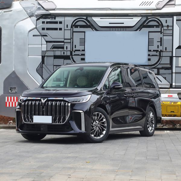 Low Carbon MPV 2024 Voyah Dreamer Hybrid EV Car Maximum Speed 200 Km/H Black Exterior