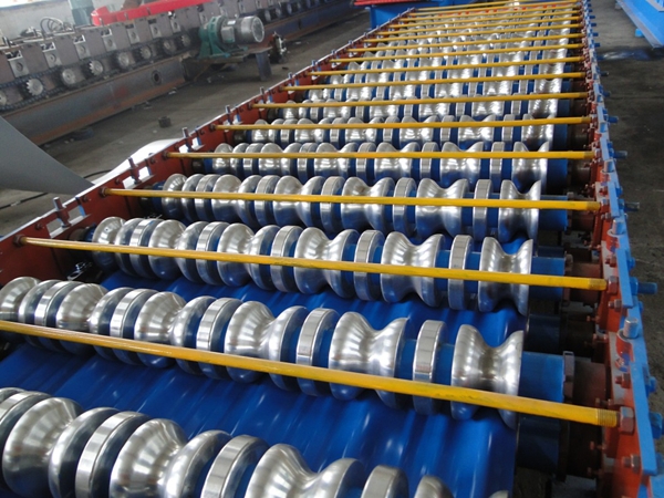 840 Roofing Sheet Roll Forming Machine , Blue Corrugated Roof Sheet Making Machine