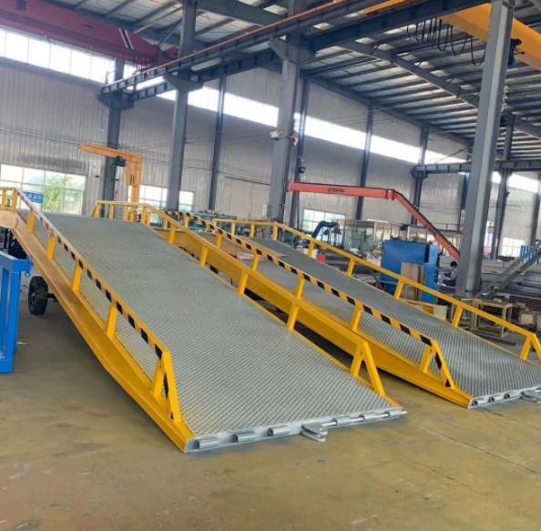 China Pedal Controlled Hydraulic Loading Dock Leveler High Duty Foot wholesale