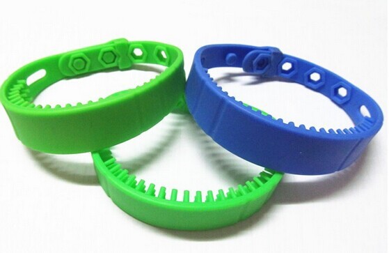 China Hospital RFID Access Control Wristbands Length Adjustable UHF Silicone Bracelet wholesale
