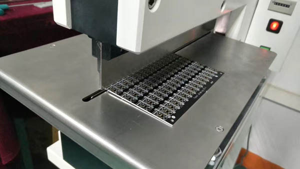 Enhanced Output Pneumatic Guillotine PCB Cutter For Efficient SMT Separation
