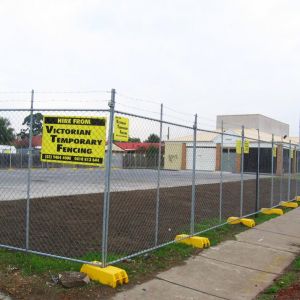 China Pvc Coated Hot Dipped Galvanized Chain Link Fence Rolls 50m wholesale