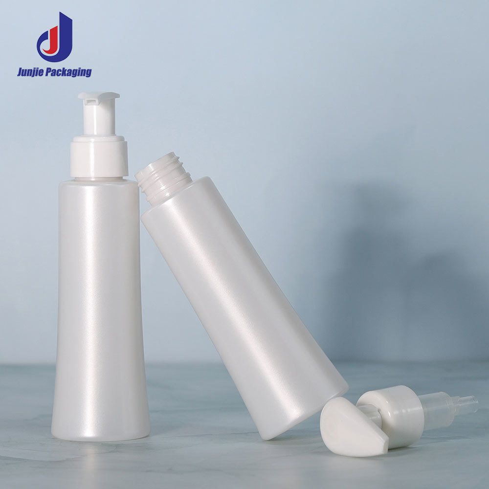 Matte Plastic Dispenser Bottle 120ml Square Foaming Facial Cleanser Bottle