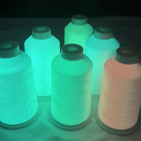 OEM 450D Glow Dark Yarn Winter Glow Yarn 8 Hours Glow Time