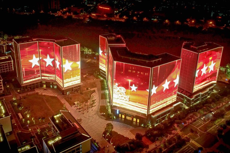 P10.4 Curtain Outdoor Transparent Led Screen 100*100cm Synchronous Control