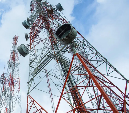 Customizable 3 Leg Lattice Telecommunication Tower For High Altitude Signal Transmission