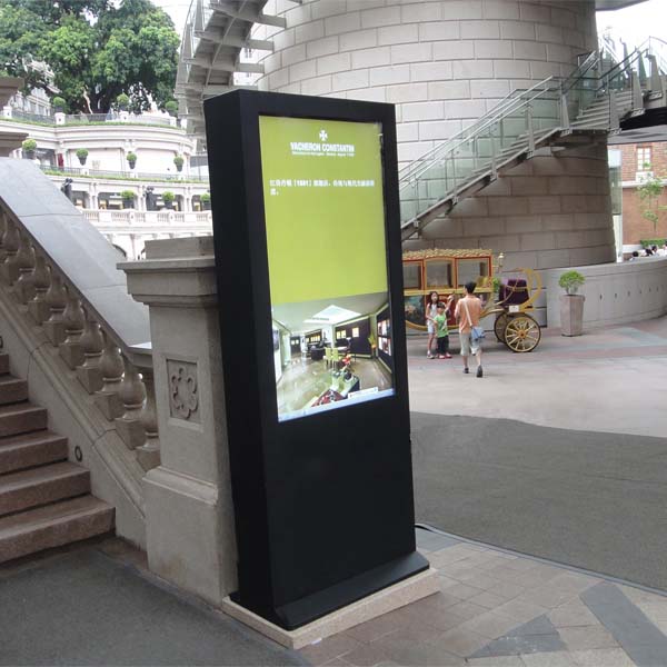 70 inch Waterproof Outdoor Digital Totem With Intelligent Air Conditioner Cooling System