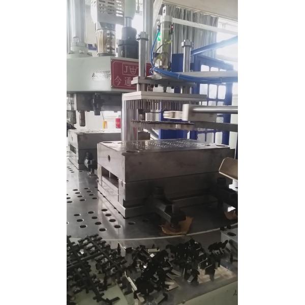 High Productivity Rotary Table Vertical Plastic Injection Moulding Machine 200T