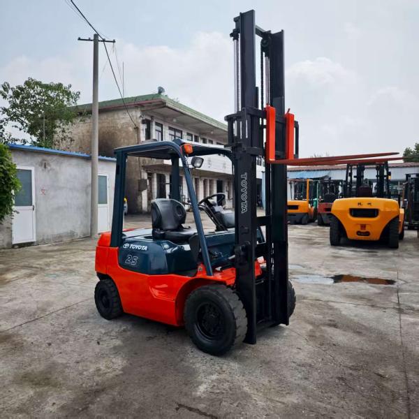 Used Toyota Forklift side view