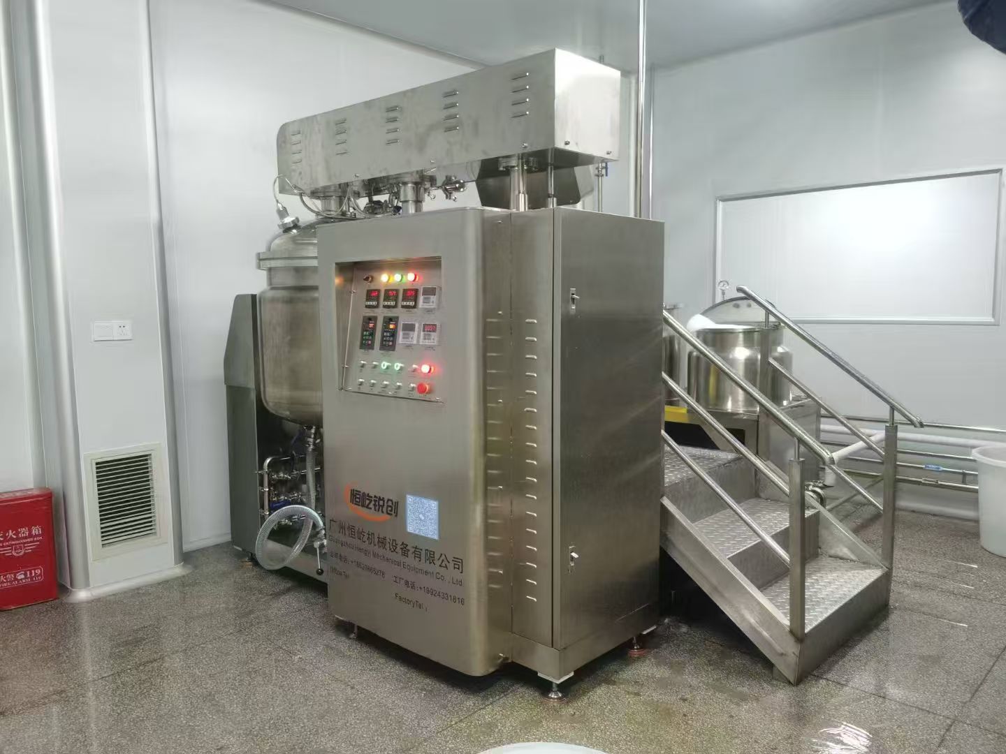 China 200L Vacuum Emulsifying Mixer Machine For Processing Cosmetic Cream wholesale