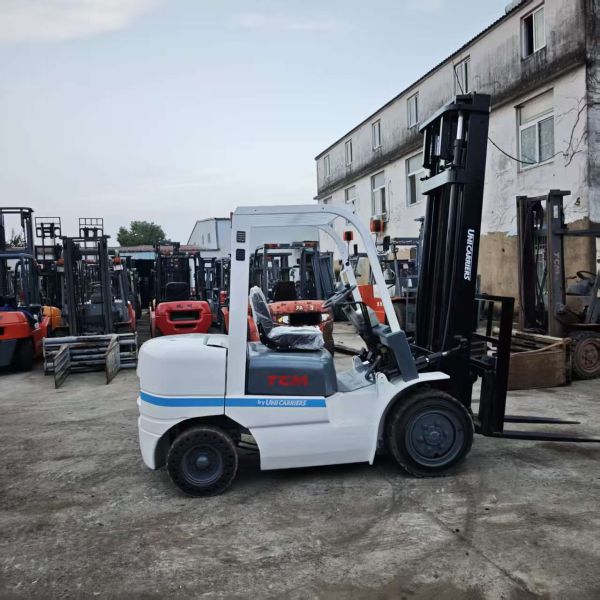 Direct Factory Sale Used TCM 30 3 Ton Diesel Engine Forklift 3-4.5meters Japan Origin 1 Year Warranty Fast Shipping Cheap Price