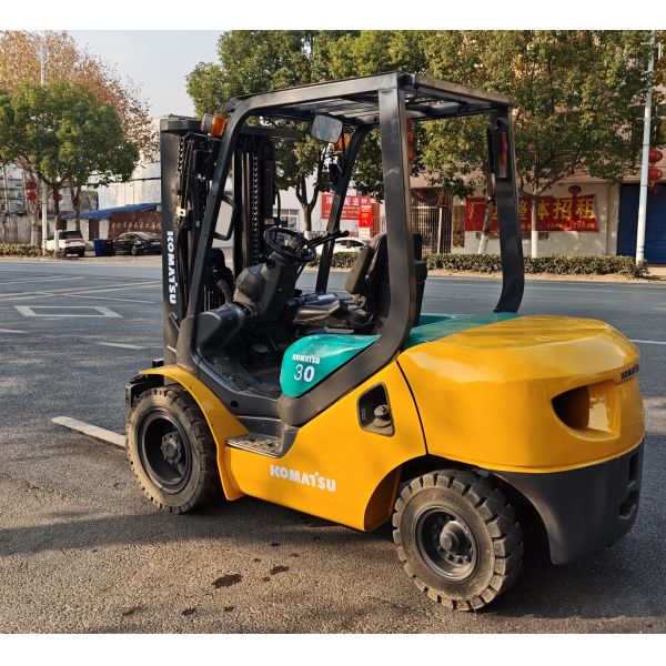 Komatsu 30 3 Ton Second Hand Diesel Forklifts Three Stages And With Side Shift