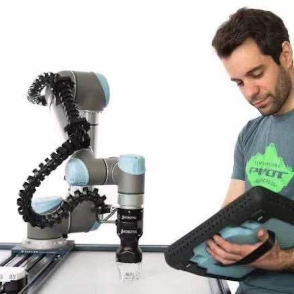 UR10 Matched with EOAT Electric Manipulator with Pick and Place Gripper Sorting Robotic Arm Cobot