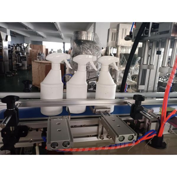 Factory Direct Sales New Design Pneumatic Tabletop Automatic Trigger Spray Capper Machine Plastic Bottle Jar Capping Machine