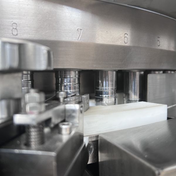 High Capacity Automatic Tablet Press Machine D Tooling Pharmaceutical Powder 15kw