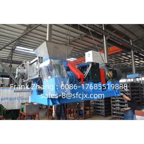Equipped With The Temperature Of the Barrel Control Systems Rubber Extrude Machine with Force Feeding Screw and Strainer